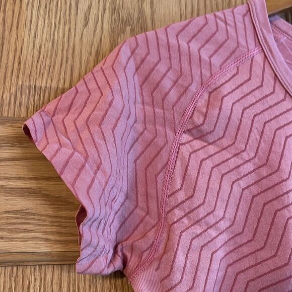 ZYIA ACTIVE Chevron Pink Poppy Copper Infused Short Sleeve Stretch Tee - Picture 7 of 11